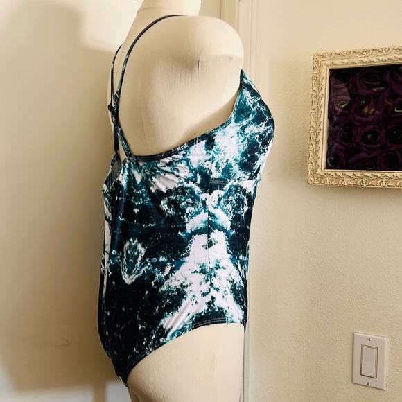 Zaful~Swimsuit~One Piece / Waves / NWOT / Host Pick - Picture 4 of 10